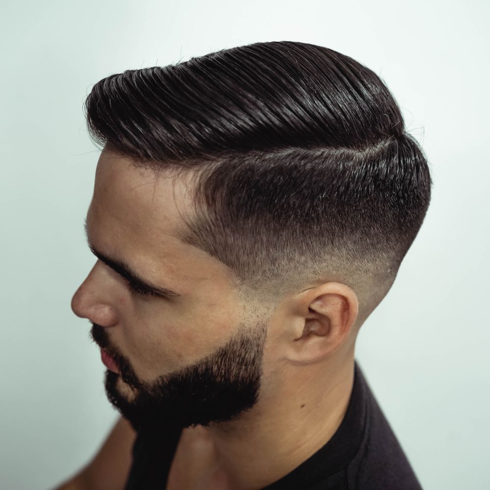 Barba modelada com toalha quente